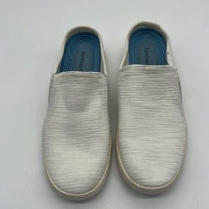 Baretraps White Canvas Slip on Shoes size 7